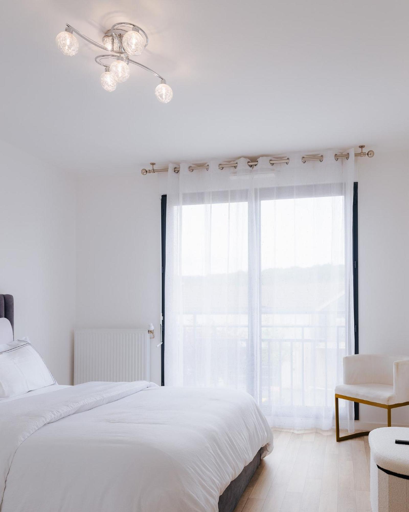 Appartement Luxueux, Neuf & Equipe A Versailles, แซ็ง-ซี-เลโคล ภายนอก รูปภาพ