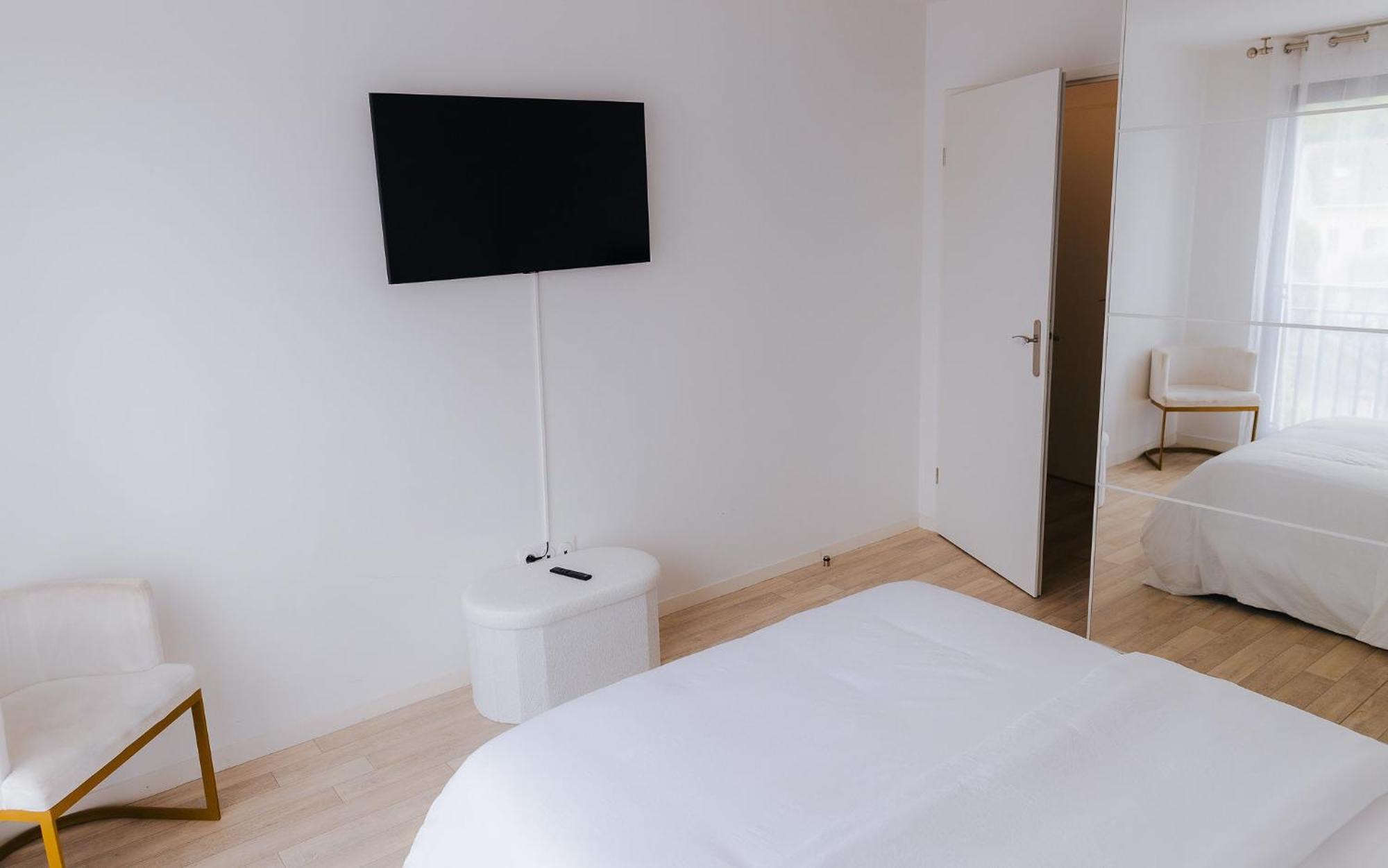 Appartement Luxueux, Neuf & Equipe A Versailles, แซ็ง-ซี-เลโคล ภายนอก รูปภาพ
