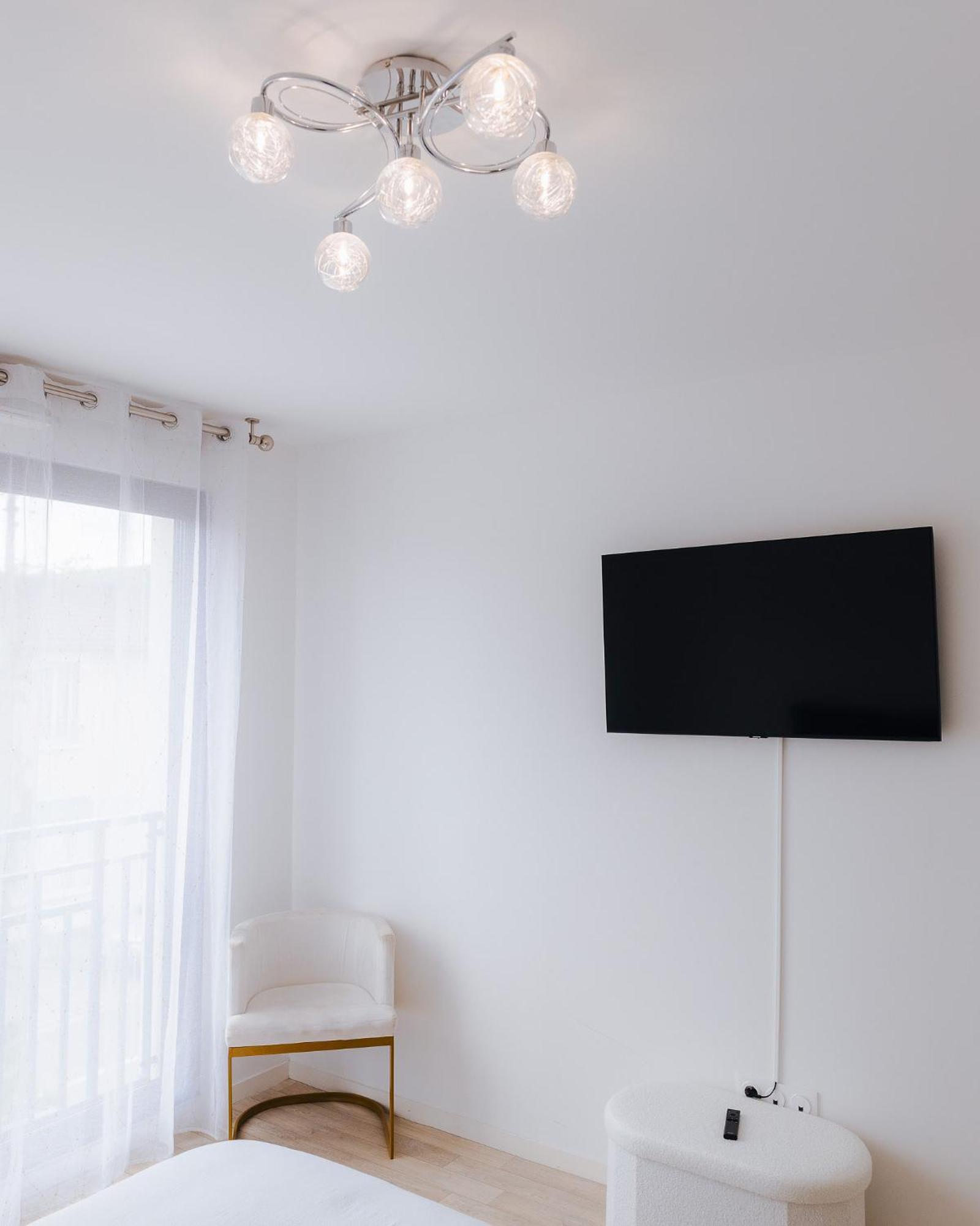 Appartement Luxueux, Neuf & Equipe A Versailles, แซ็ง-ซี-เลโคล ภายนอก รูปภาพ