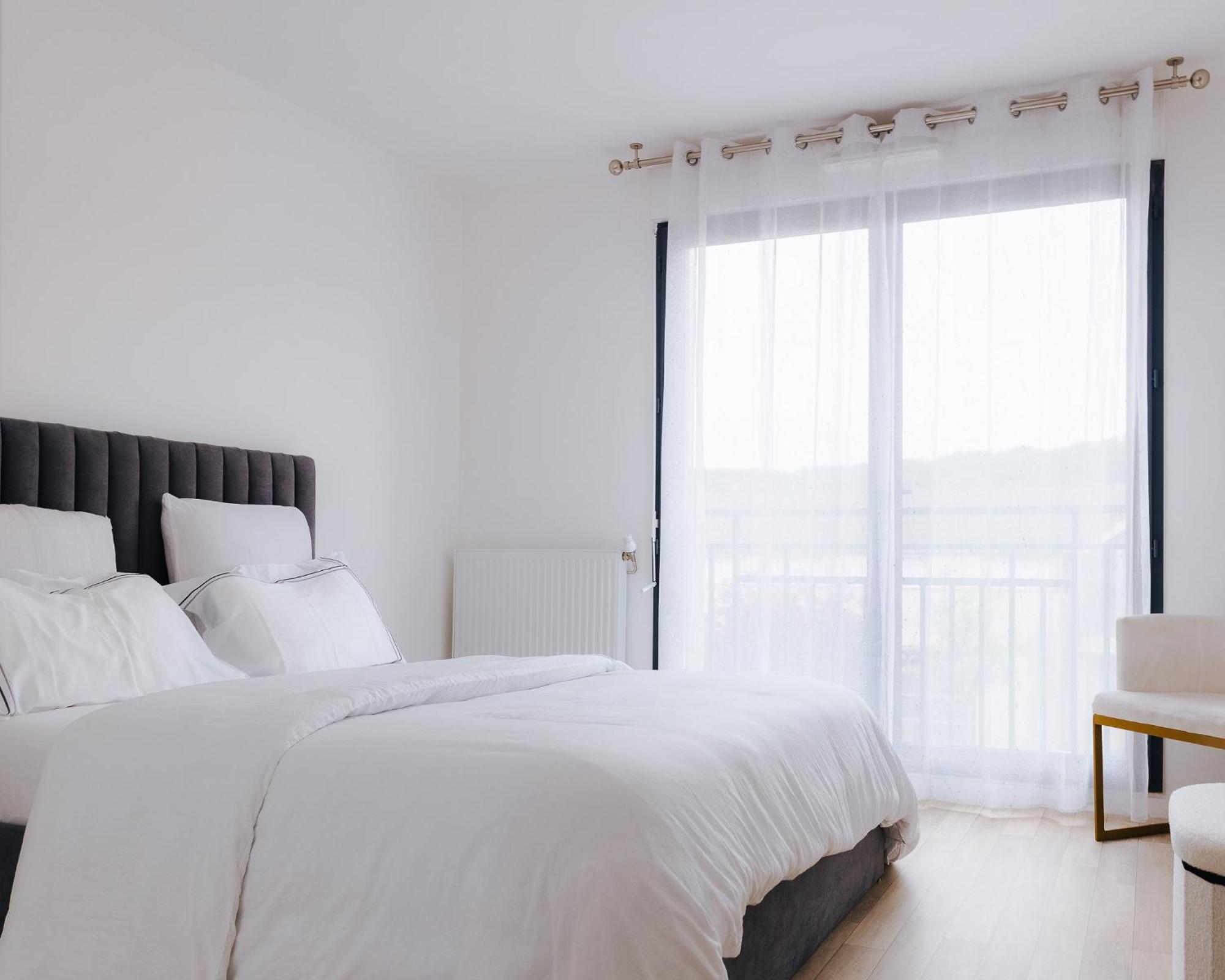 Appartement Luxueux, Neuf & Equipe A Versailles, แซ็ง-ซี-เลโคล ภายนอก รูปภาพ