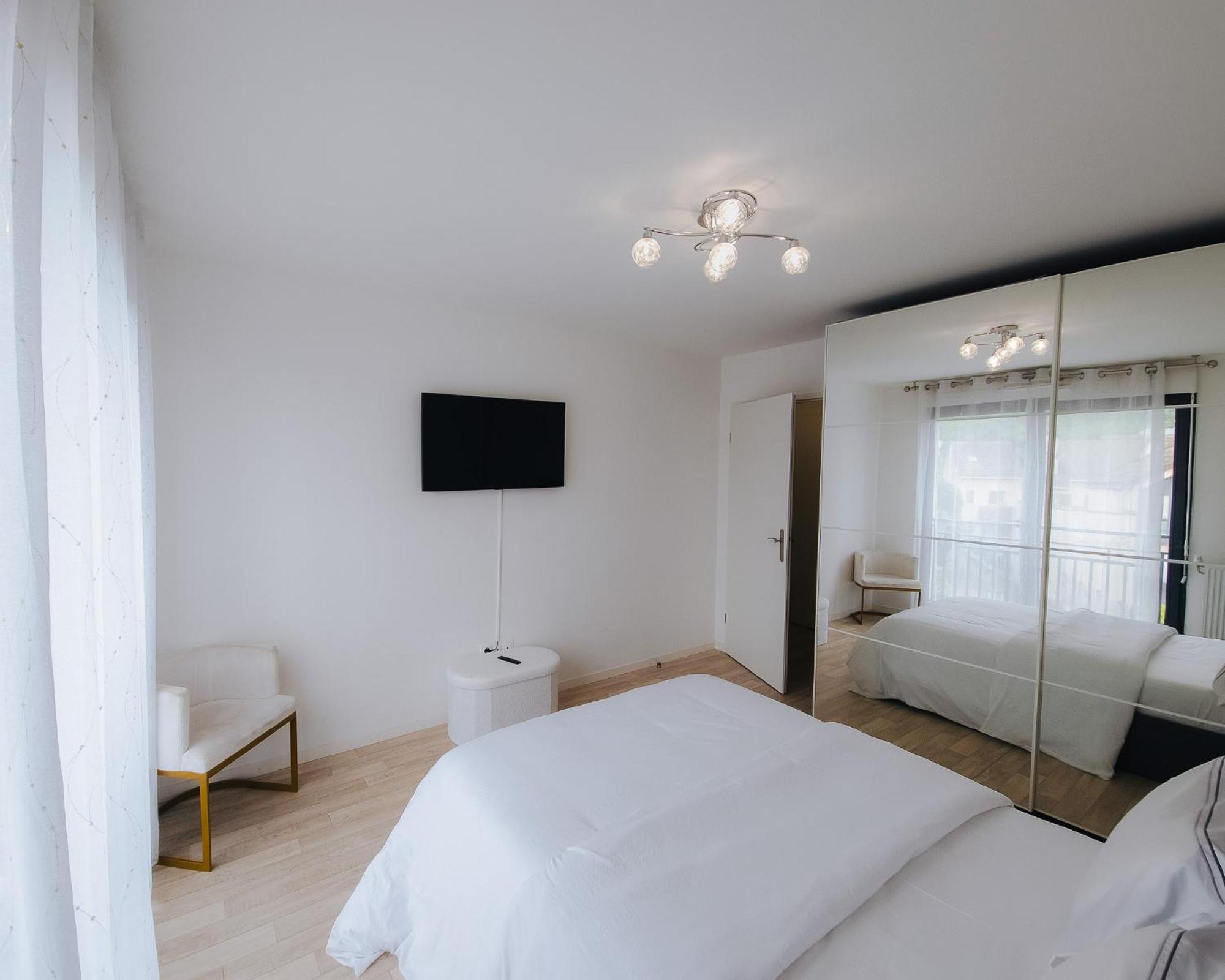 Appartement Luxueux, Neuf & Equipe A Versailles, แซ็ง-ซี-เลโคล ภายนอก รูปภาพ